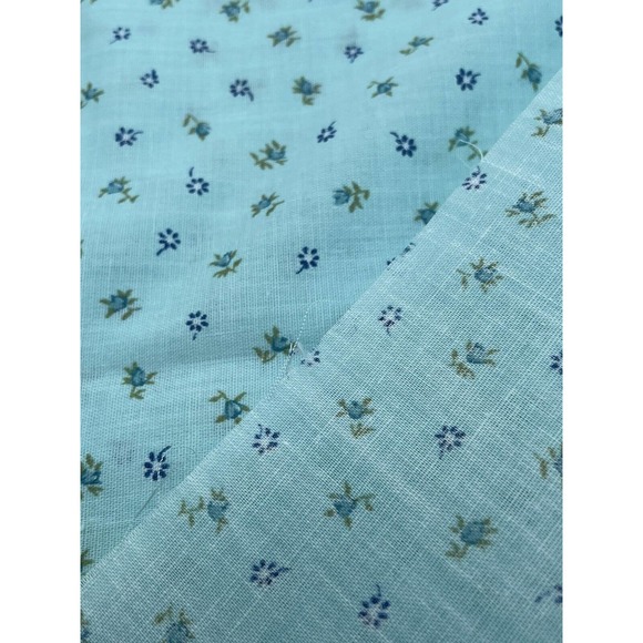 Blue Floral Cotton Fabric Flowers 13.5” X 45” - Picture 3 of 4